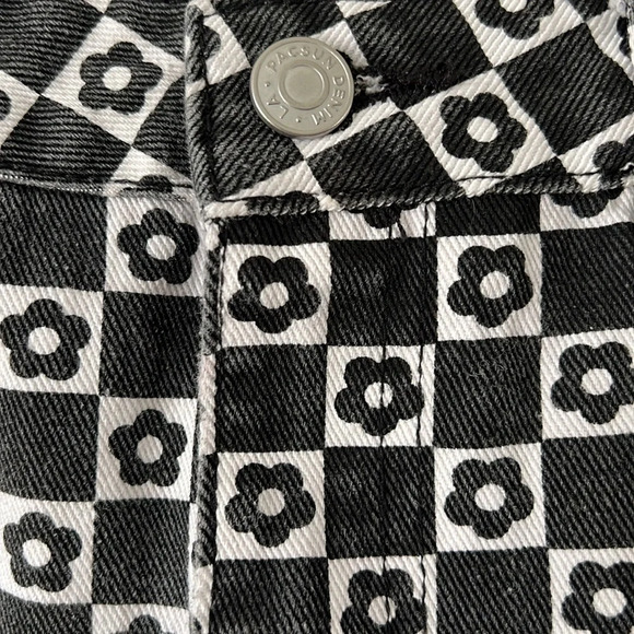 PAC SUN Roxanne Black and White Checkered Floral Denim Mini Skirt Size 26 - Picture 2 of 7